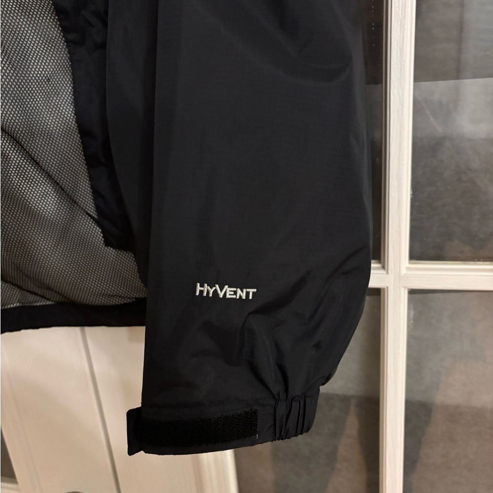 The North Face Men's Black Raincoat - Picture 6 of 13